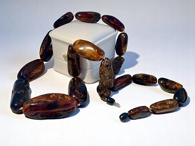 Necklace of large pieces of Old Natural Baltic Amber 160€