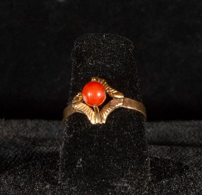Antique 18k yellow gold ring with coral bead. Weight: 1.65 g | 18 carats
