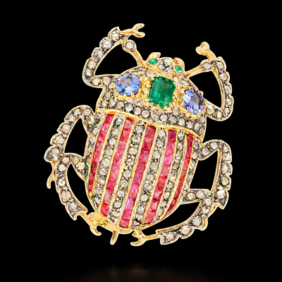 Scarab-shaped brooch with rubies, emeralds, tanzanites and diamonds. Figurative brooch in the 