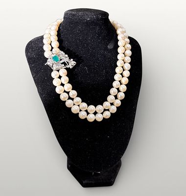 Necklace, 18k white gold brooch, cultured pearls, white sapphires and chrysoprase, Art Deco, 1940s. 