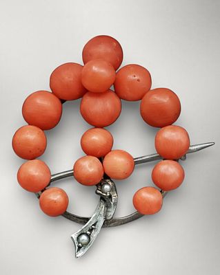 Antique Biedermeier brooch with natural coral and silver setting. Natural salmon-red coral with 