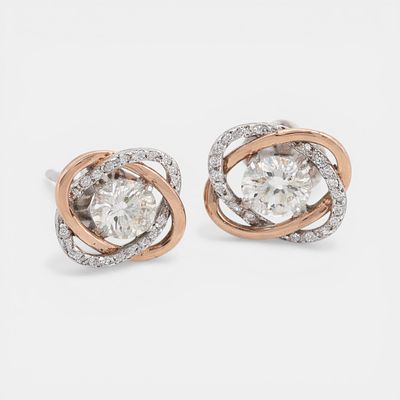 Earrings with diamonds of approx. 1 ct in the center and a halo of diamonds totaling 0.25 ct. Br 