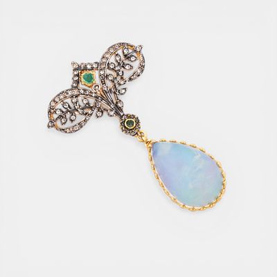 Pendant with an opal of approximately 3 ct, emeralds of approximately 0.08 ct and rose cut 