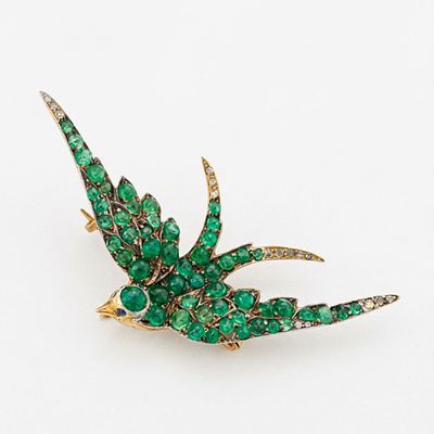 Brooch with emeralds of approx. 8 ct, sapphire eyes of approx. 0.06 ct and rose cut diamonds of 