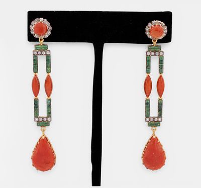 Earrings with coral of approx. 10-12 ct, emeralds of approx. 1.50 ct and rose cut diamonds of 