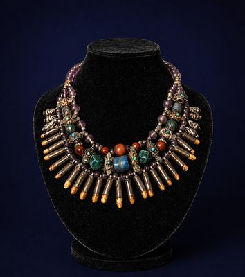 Large Tribal necklace in silver and semiprecious stones, India, 19th-20th century. Weight: 161g 