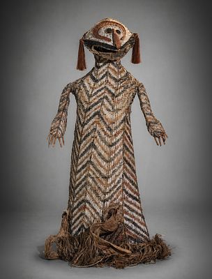 Monumental Totem, Oceania - New Guinea - Made of plant fiber, early 20th century. 1.69 cm. 