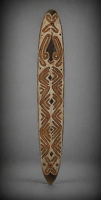 Monumental Pole Oceania - New Guinea - early 20th century. 300 cm high x 45 cm wide. Originally 