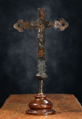 Exceptional Silos Medieval Processional Cross from the 12th century in repouss&eacute; copper, with base. 