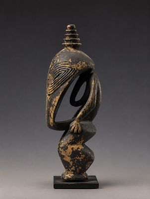 Rare Papuan Deity Fetish in Wood - New Guinea - Early 20th Century. 19 x 7 x 6 cm, made of wood. 