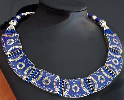 Vintage lapis lazuli and 925 silver necklace, total weight 140 g. A striking vintage necklace 