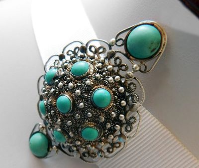Antique Chinese filigree brooch, weight 12.5 g. Antique Chinese brooch, circa 1930, crafted in 
