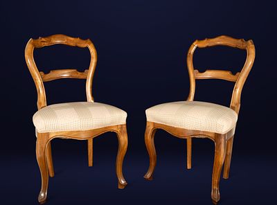 Pair of Elizabethan chairs. Spanish School. 19th century. Pair of Elizabethan chairs in carved 