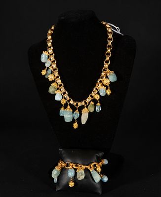 Gold-plated silver necklace with charms and chalcedony. It features a large link chain from 