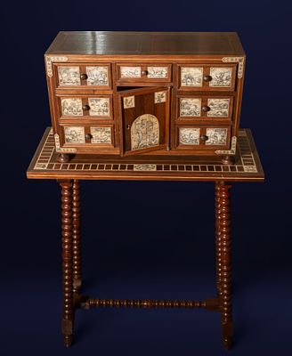 Bargue&ntilde;o with hunting scenes, Renaissance style, 19th century. Wooden bargue&ntilde;o with bone inlays 