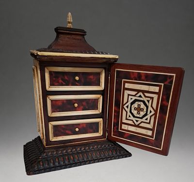 Small colonial ecclesiastical table cabinet, Mexico. 18th century. MADE OF BONE, MOTHER-OF-PEARL 