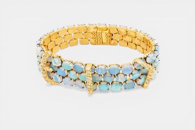 Bracelet with rose cut diamonds of approx. 0.37 ct and opals of approx. 40 ct. Rose-cut 