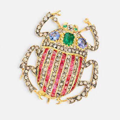 Scarab-shaped brooch with rubies, emeralds, tanzanites and diamonds. Figurative brooch in the 