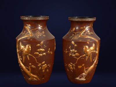 Pair of Japanese bronze and lacquered vases, 19th century. lacquered bronze. Measurements: 31 cm 