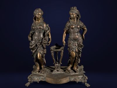19th century bronze writing desk. Bronze. Measurements: 34 cm x 30 cm x 13 cm