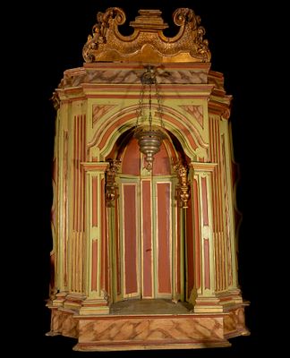 19th century altarpiece. Wood. Measurements: 222 cm x 149 cm x 69 cm