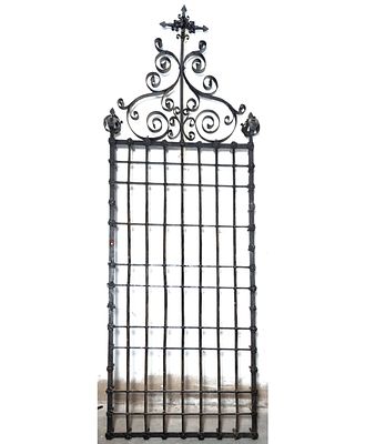 Important large Spanish Renaissance transition to Baroque wrought iron grille for the main 