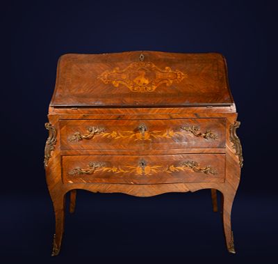Regency walnut secretaire with bronze handles stamped by J. Stumpff, 18th century. Dimensions: 