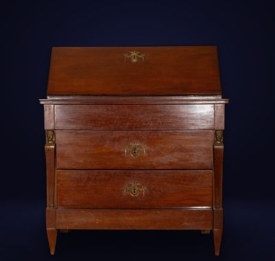 Secretaire in mahogany wood with a lid that hides a gallery of carpanel arches with stipes on 