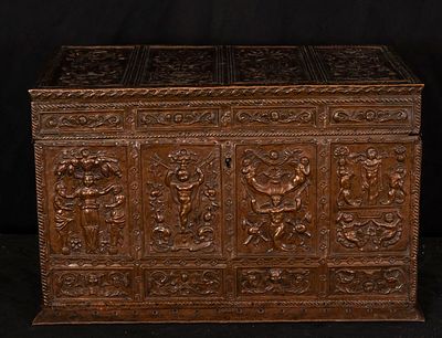 Italian chest in embossed copper plate with Renaissance motifs, 17th - 18th centuries. Total 