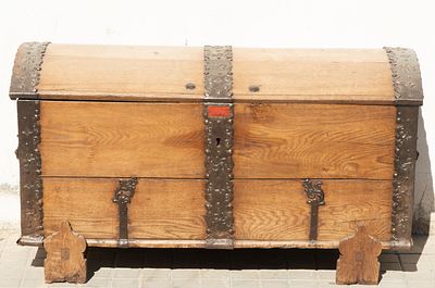 Gothic style chest, Castile, second half of the 15th century. In oak and wrought iron appliqu&eacute;s 