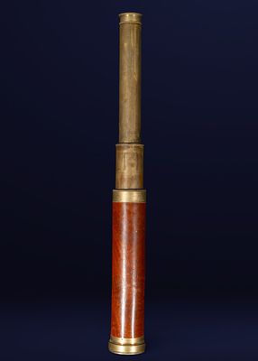 Antique extendable spyglass of a ship's captain - 19th century. Brass and wood. Measures 58 x 7 