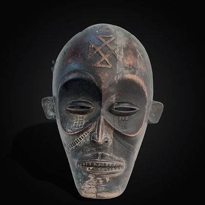 Ritual mask, Togo culture, 20th century. Carved wood. Small-format piece with schematic features 