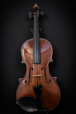 Turin-made violin with certificate from master luthier Tonino Boga, Italy, 20th century. Finely 