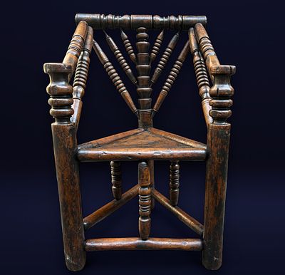 Great Medieval Tudor Chair or Charles I English or French Brittany of the 16th century. In oak 