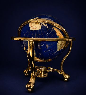 Globe in bronze and hard stones, Contemporary Decorative School, 20th Century. Lapis lazuli and 