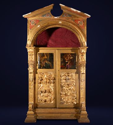Important 17th century Italian Baroque devotional private oratory. Polychrome wood. 