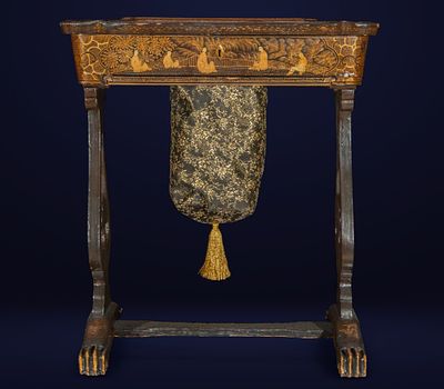 19th-century Filipino gold lacquer sewing box. Lacquered. Measurements: 63 cm x 54 cm x 35 cm