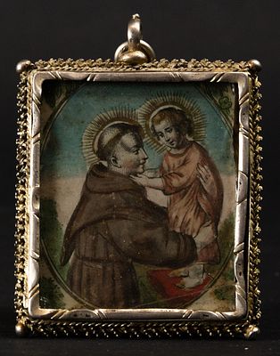 Square-shaped gilt silver filigree reliquary, colonial work, Mexico, 17th century. With Saint 
