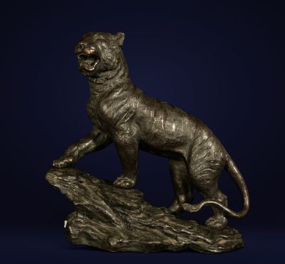 Important patinated bronze tiger, Meiji period, Japan, 19th century. Patinated bronze. 