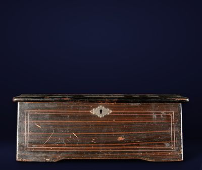 5-melody music box, 19th century. Dimensions: 13 x 33 x 19 cm
