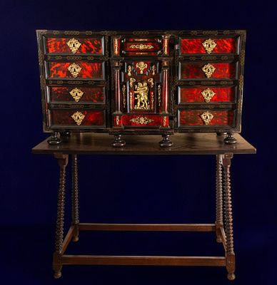Spectacular 18th century chest of drawers with its architable. Walnut, bargue&ntilde;o: 64 cm x 11 cm x 