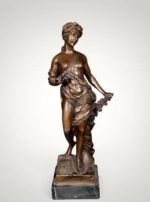 Female allegory. European School. 19th Century. Patinated bronze on a marble base. Measures 47 x 