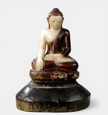 Buddha Maravijaya of Burma, 18th century. Shan Kingdom. 18th century. 54cm. Lot in international 