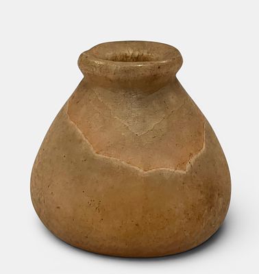 Small kohl container in globular alabaster calcite. Very squat, on a rounded base, with a short 