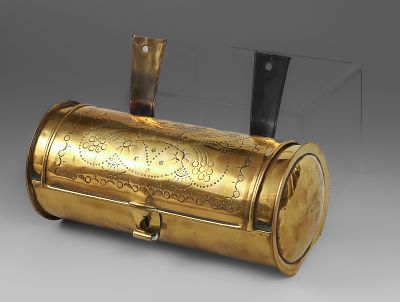 Rare American Revolutionary War Ammunition Box, 18th Century. With two wall-mounting legs. 