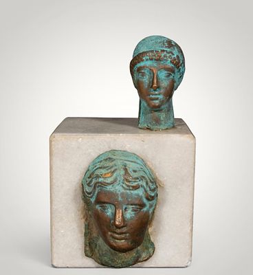 Pair of classical heads on a pedestal. Grand Tour style. Italian school. 19th century. Cast and 