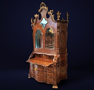 Magnificent Venetian Trumeau, Italy, 19th century. Carved walnut briar, enriched with pure 