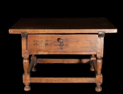 Walnut butcher's table with central drawer, Spanish School, 17th-18th century. Walnut wood. 