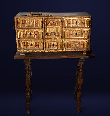 Walnut Archimedean chest of drawers with a side table. Spanish School. 17th century. Carved 