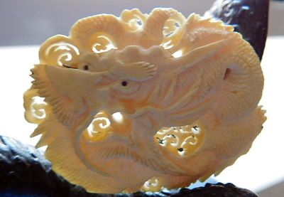Chinese brooch with a winged dragon. Signed. Ivory and silver. Weight 11.8 grams. China. Late 
